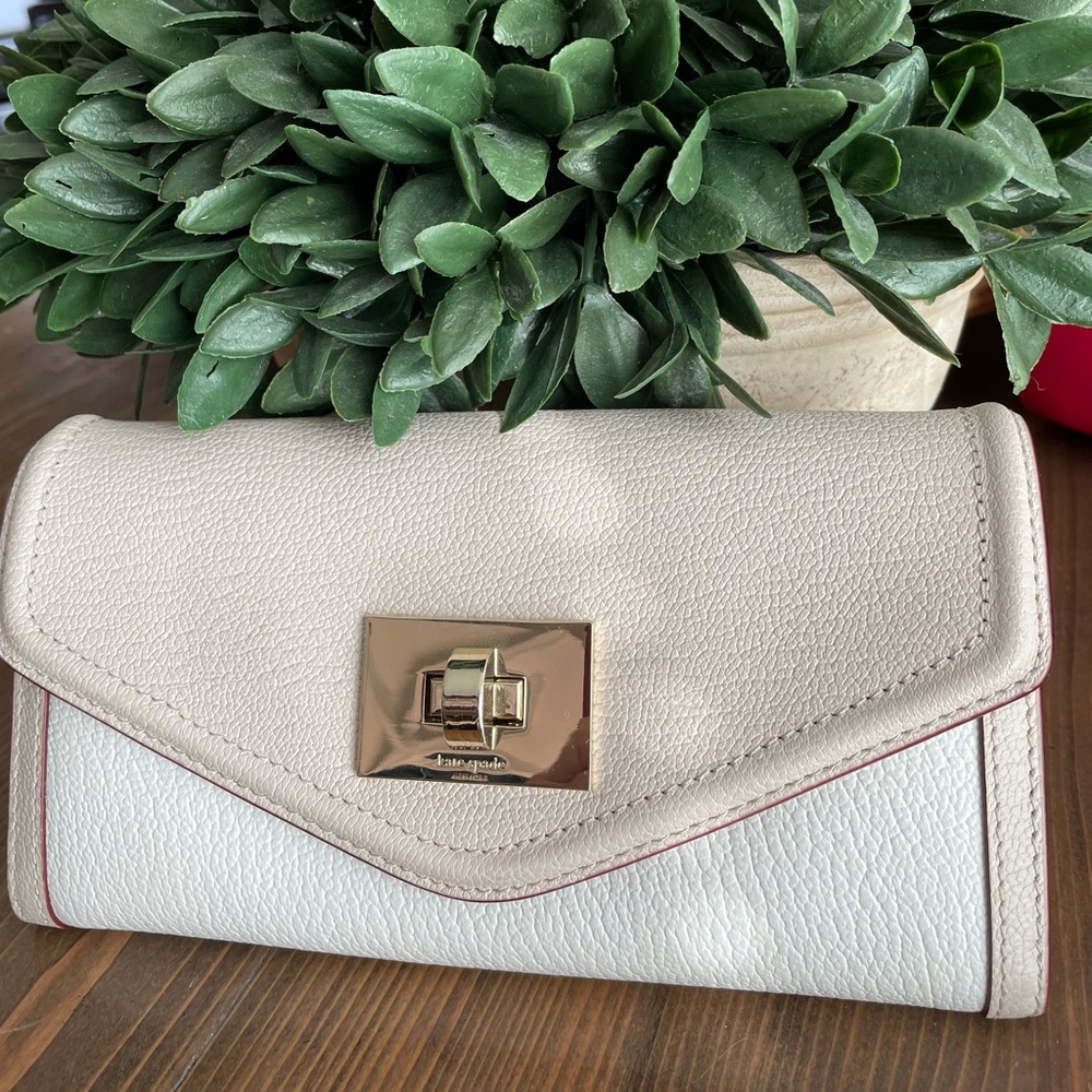 Kate Spade summer Leather wallet mint condition